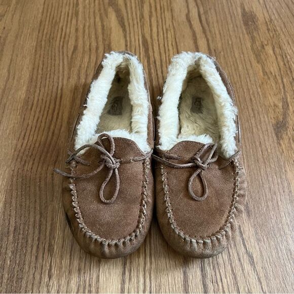 UGG Moccasin Slippers Tan Suede Sz 7 - Picture 2 of 7